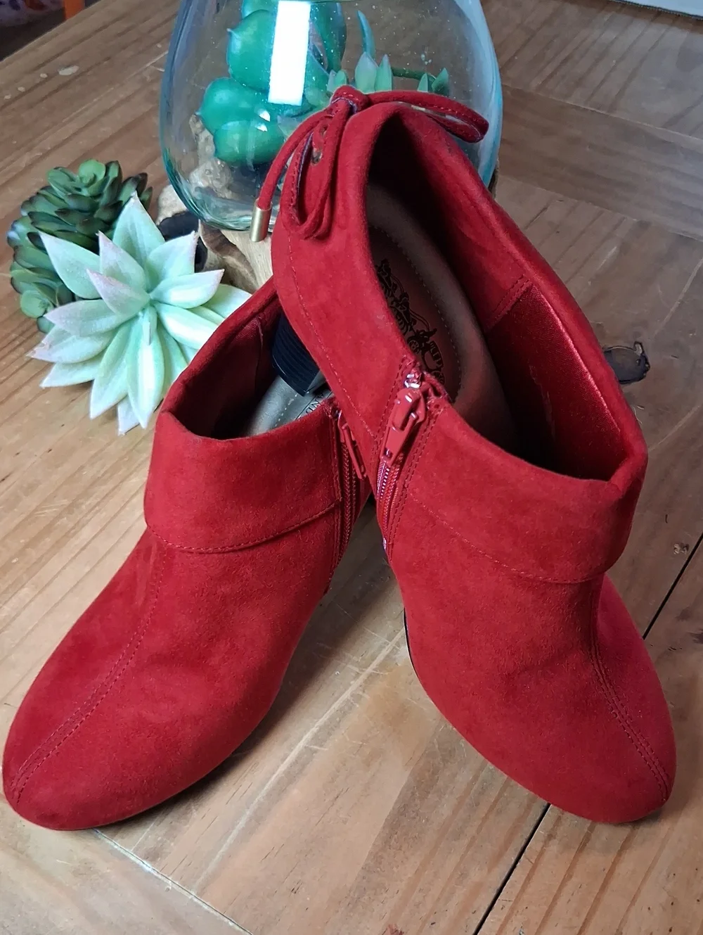 Coach and Four Faux Suede Cuffed Bootie w/Bow On Heel Fire Engine Red Size 7